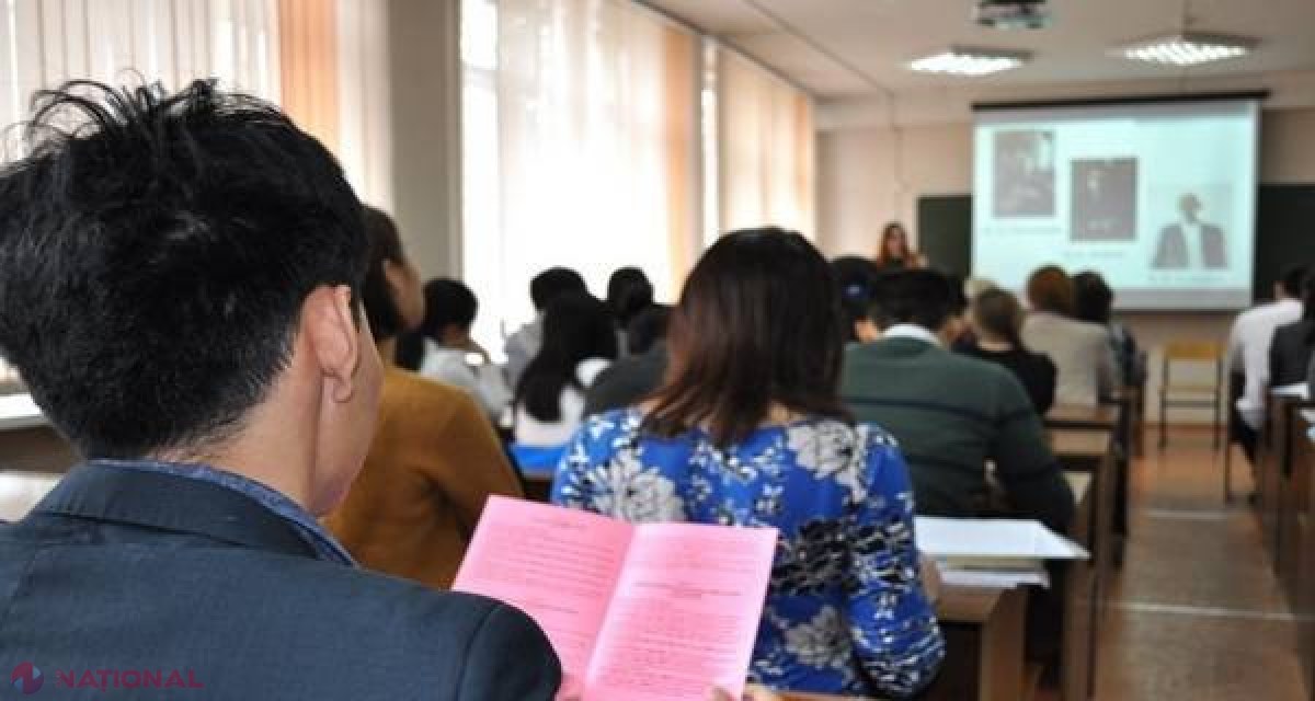 Acest profesor a pus studenţii să ARUNCE o hârtie în coşul de gunoi... ce a urmat este o lecţie pentru toţi!