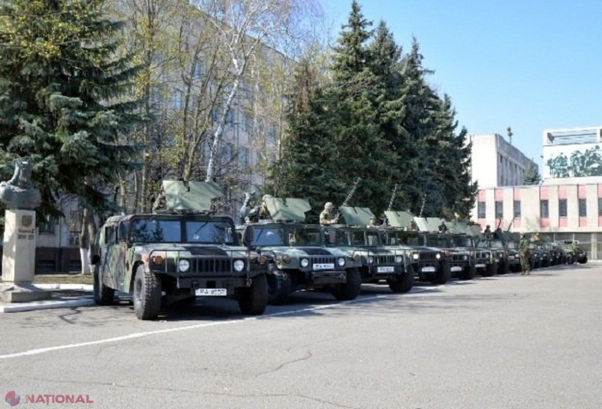 VIDEO // Pe timp de pandemie ca la RĂZBOI: Blindate și soldați ÎNARMAȚI, pe străzile din Chișinău