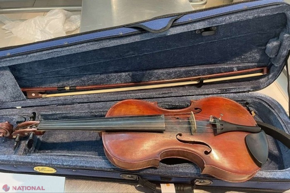 O VIOARĂ veche de 104 ani, depistată la Aeroportul Internațional Chișinău: Instrumentul cu valoare istorică nu a fost declarat vameșilor