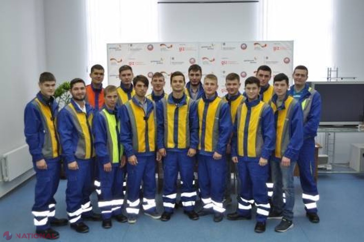 Cincisprezece elevi din R. Moldova învață meserie ALTFEL - 30% la școală și 70% muncind