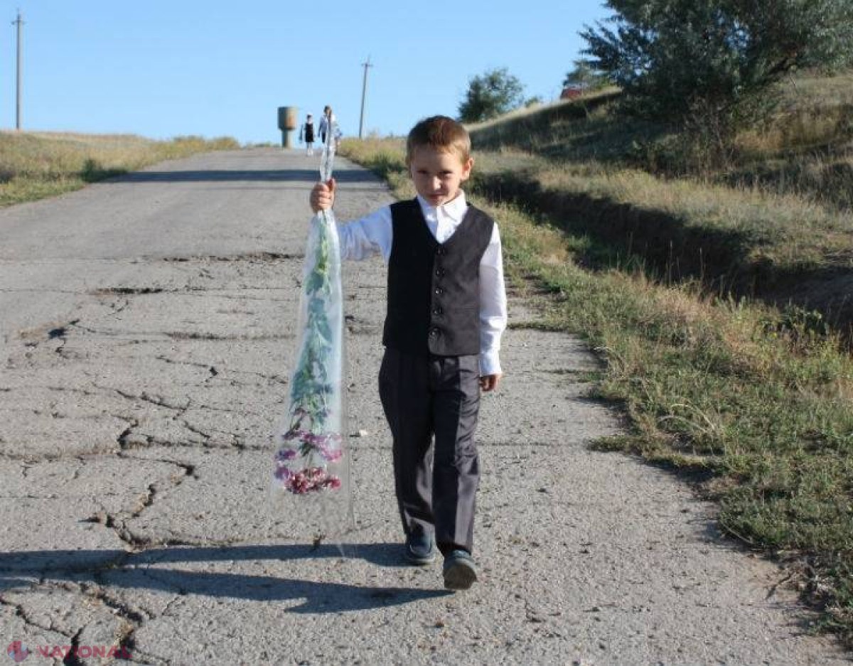 REPORTAJ // 1 septembrie: „Lasă, Ionel, că te îmbracă mama frumos și o să fii și tu în rând cu ceilalți copii”