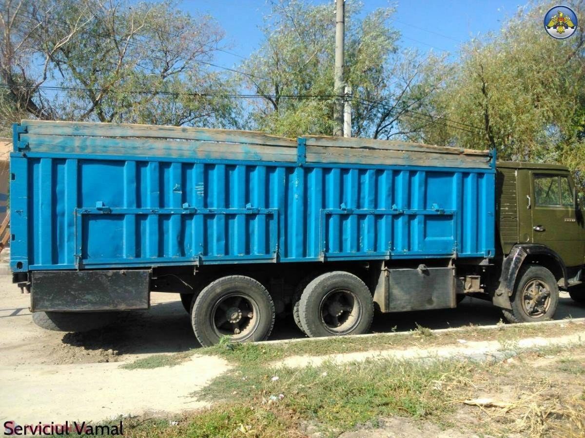 Ce aducea din Transnistria un șofer care „nu știa” ce transportă