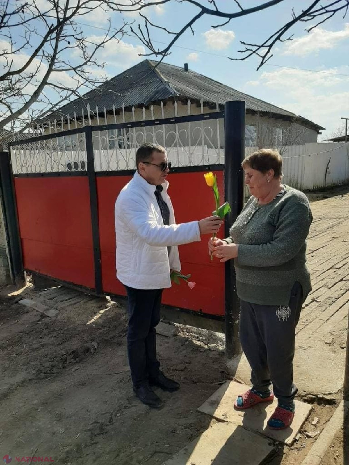 FOTO // Urări de bine și mii de flori au fost împărțite femeilor din orașul și raionul Orhei, precum și în alte localități din țară, de către echipa lui Ilan Șor