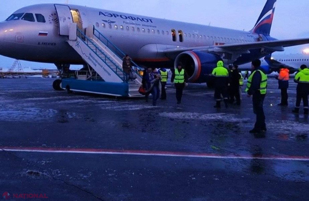 VIDEO // Imagini TERIFIANTE! Bateria unui telefon mobil a luat foc într-un avion