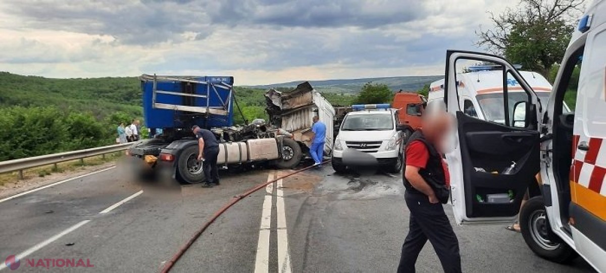FOTO, UPDATE // Accident cumplit lângă Bardar: Doi șoferi au DECEDAT după ce autocamioanele pe care le conduceau s-au ciocnit frontal. Copiii unuia dintre șoferi au fost transportați la spital