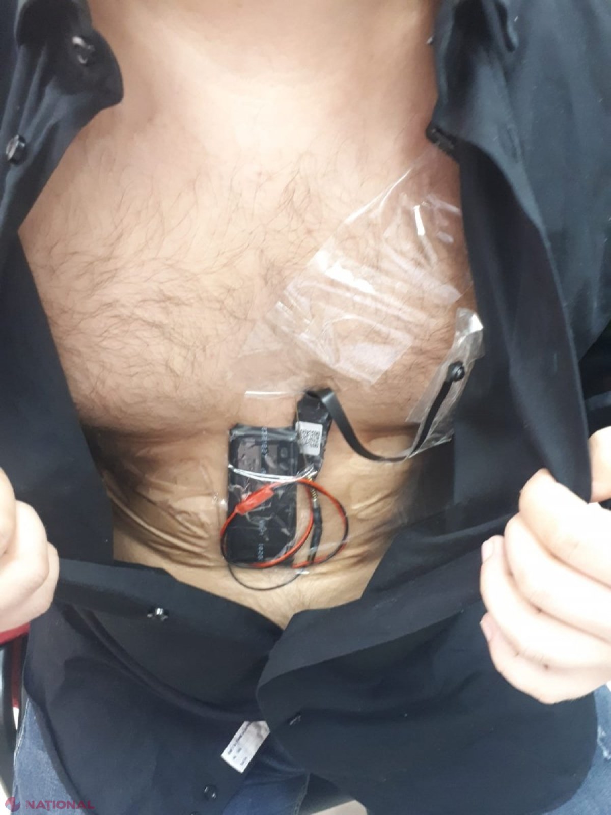 VIDEO, FOTO // A PICAT de patru ori la proba teoretică pentru obținerea permisului de conducere și NU a avut noroc nici a cincea oară. A fost dezbrăcat până la PIELE. Ce au descoperit examinatorii