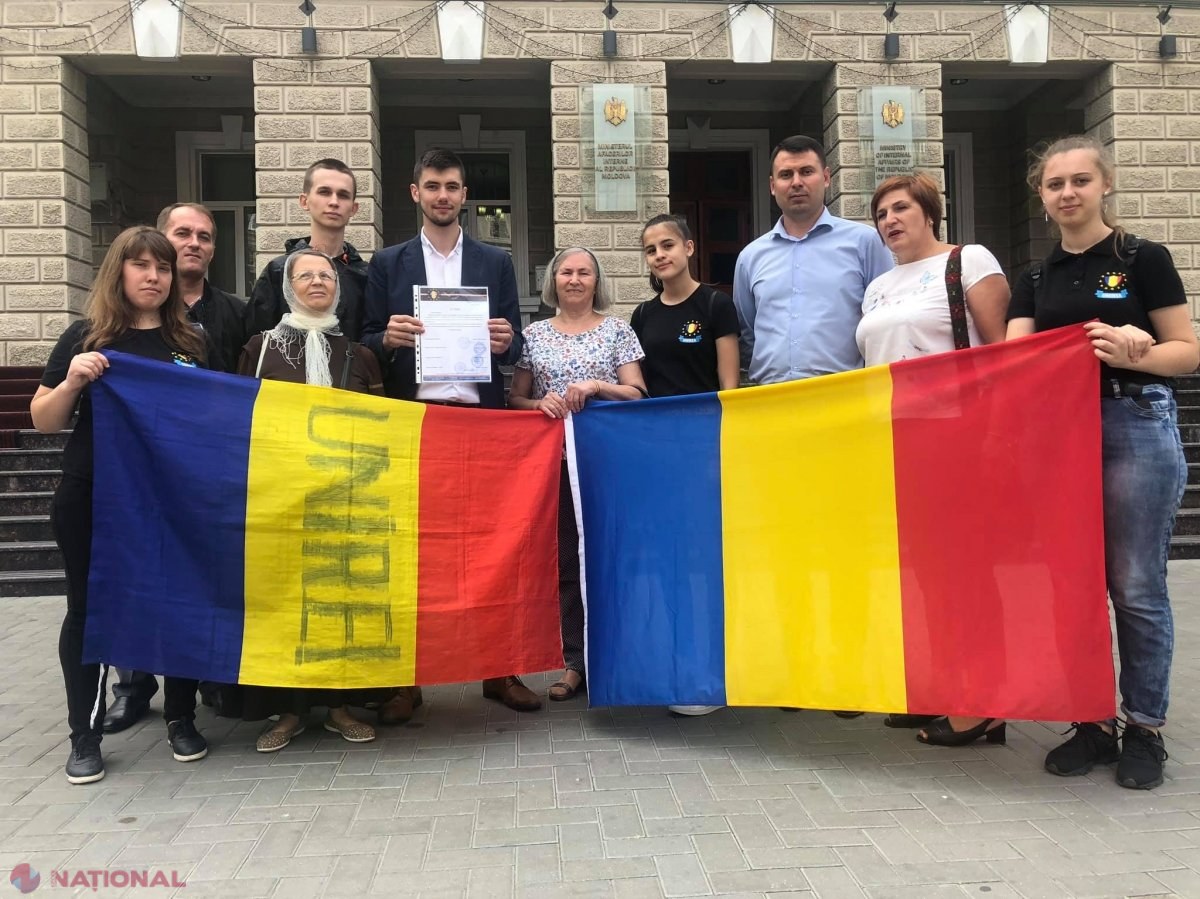 Un grup de persoane a protestat în fața MAI, solicitând anularea interdicției de a intra în R. Moldova pe numele lui George Simion