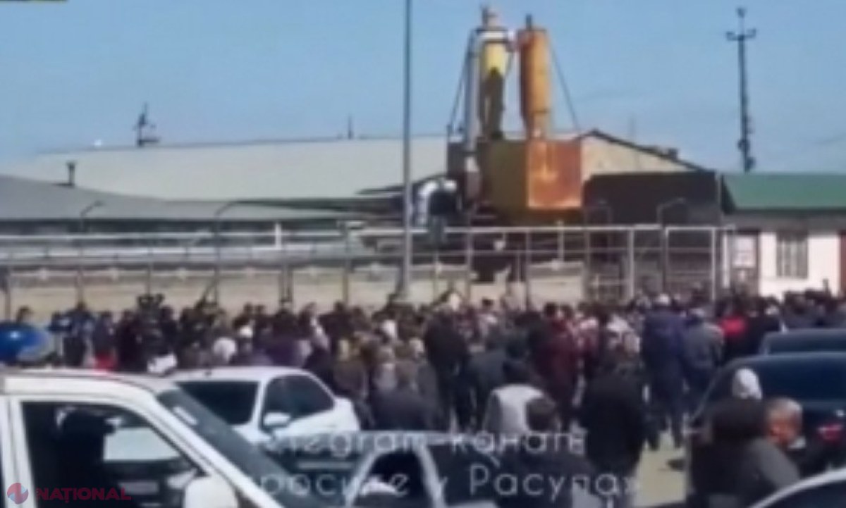 VIDEO // Ciocniri violente în regiunea rusă Daghestan între poliție și rușii care se opun mobilizării. Miliția a tras focuri de armă pentru a calma spiritele 