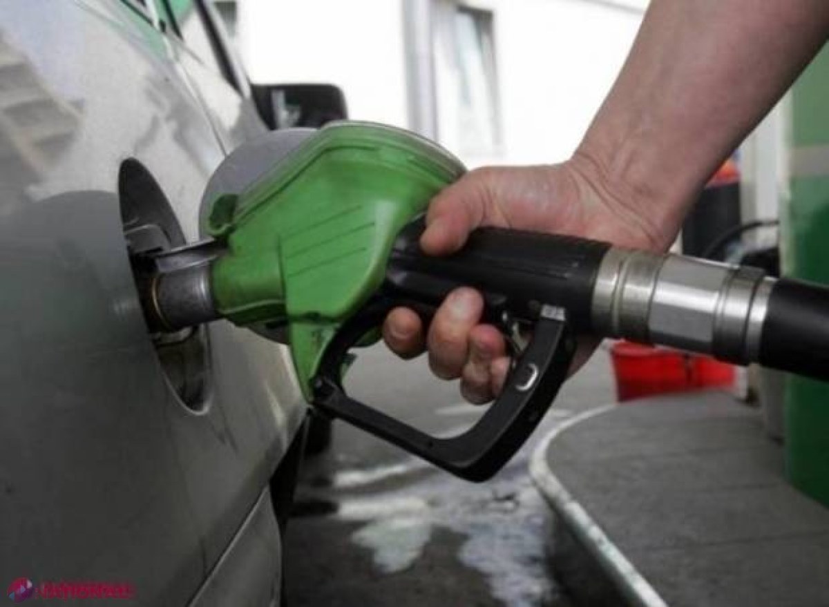 Benzina se SCUMPEȘTE, iar prețul motorinei scade cu 3 BĂNUȚI