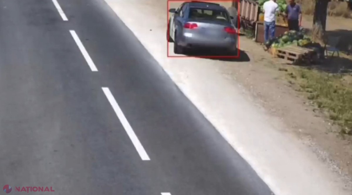 VIDEO // Un ins ce punea în circulație dolari FALȘI s-a dat de gol după ce a cumpărat harbuji de pe marginea drumului. Fermierul înșelat l-a dat pe mâna Poliției când a constatat că bancnota de 100 de dolari pe care a primit-o era falsă