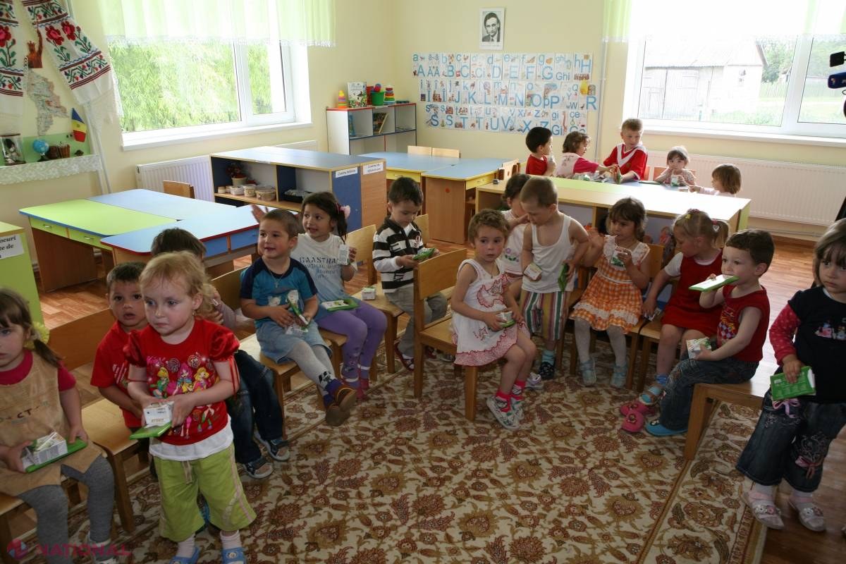 Părinții micuților de la grădinițe, NEMULȚUMIȚI de răspunsul DGETS cu privire la alimentația copiilor