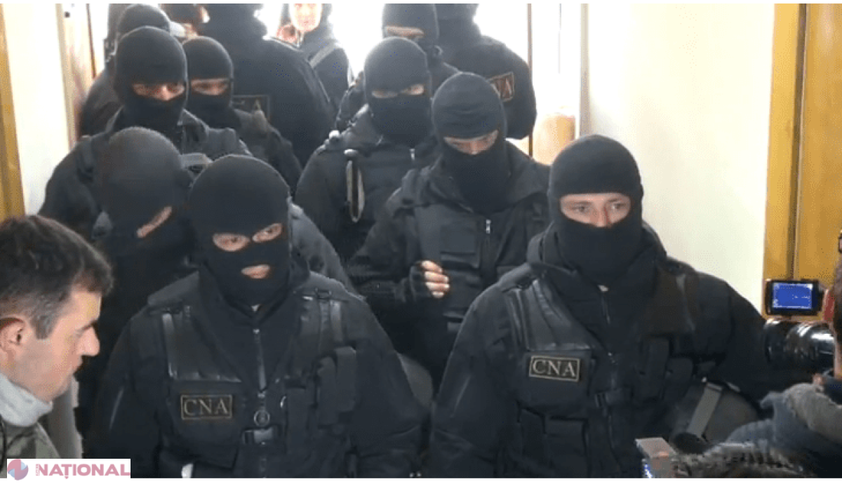 Cine sunt MASCAȚII fără însemne de la Judecătoria Buiucani?
