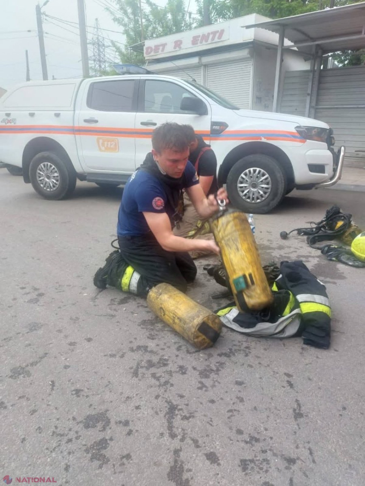 ARDE un bloc de locuit din Durlești: 70 de pompieri luptă cu flăcările. Mai multe sectoare din Chișinău și localități din raionul Ialoveni au rămas fără luminā