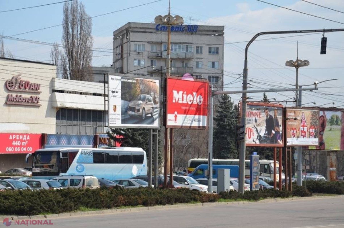 Sute de GHERETE și panouri publicitare, DEMONTATE în 2016 de pe străzile capitalei