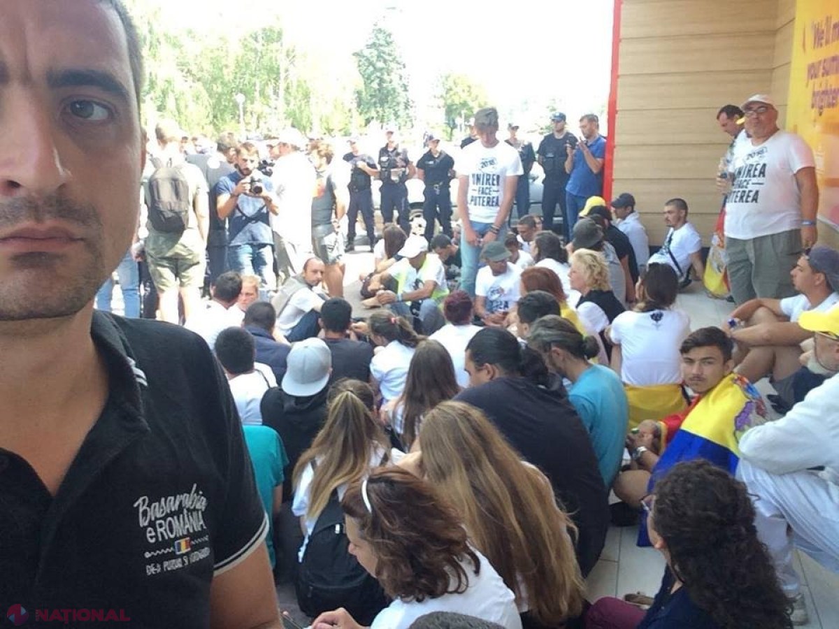 Participanții la Marșul Centenar au fost lăsați să treacă Prutul, în afară de liderul „Mișcării 2012”, George Simion: „Sâmbătă vom fi toți la Chișinău” 