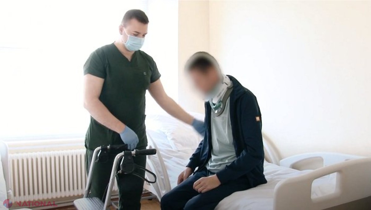 VIDEO // Bărbatul cu o coloană cervicală „de fier”, salvat de medicii de la SCR „Timofei Moșneaga” după un grav accident rutier: „M-am născut a doua oară”