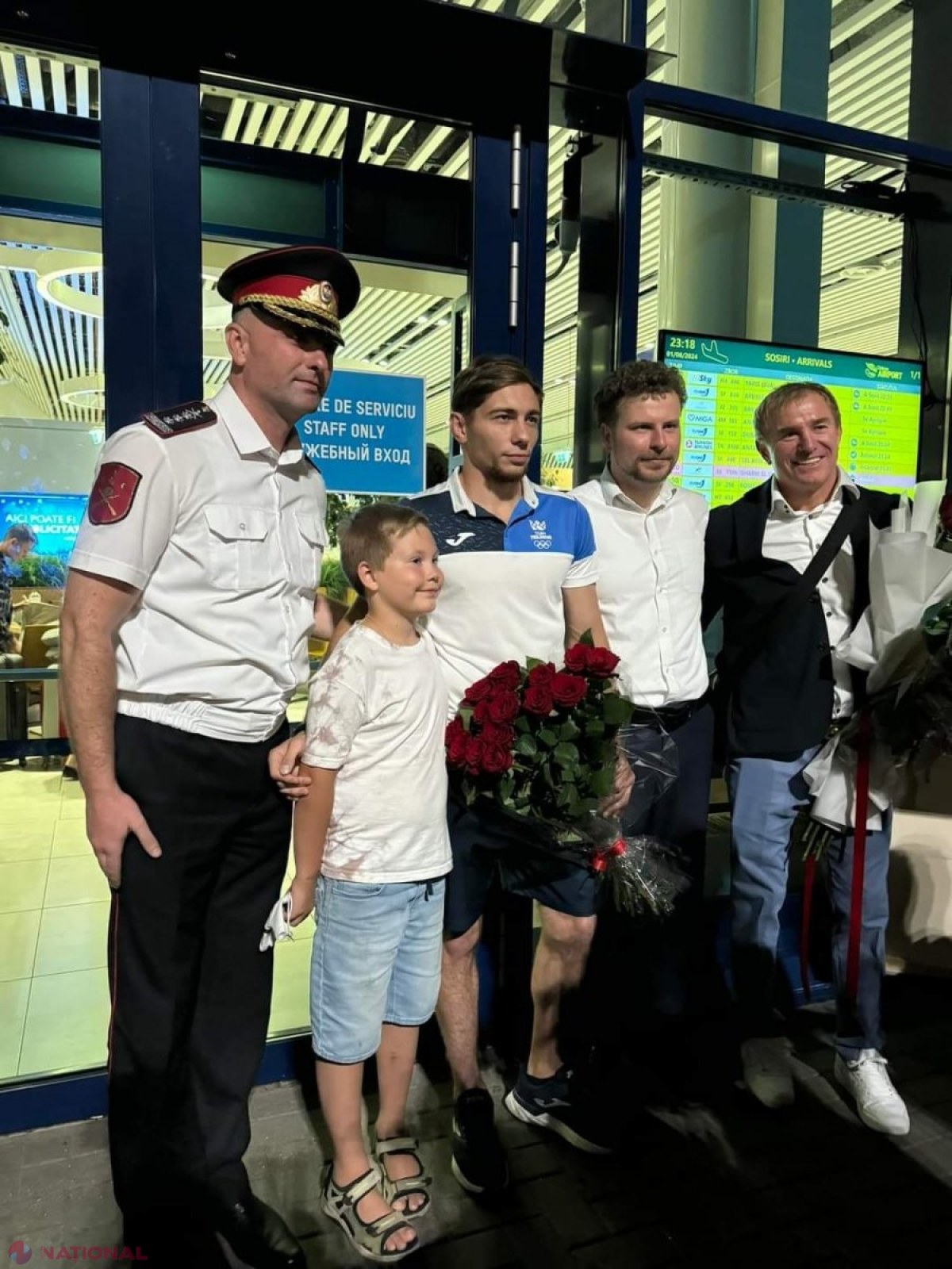 VIDEO, FOTO // Judocanii Denis Vieru și Adil Osmanov, care au scris ISTORIE pentru R. Moldova la Jocurile Olimpice de la Paris, au fost întâmpinați ca adevărați EROI la Chișinău. Medaliații cu bronz, exemplu demn de urmat pentru mii de copii