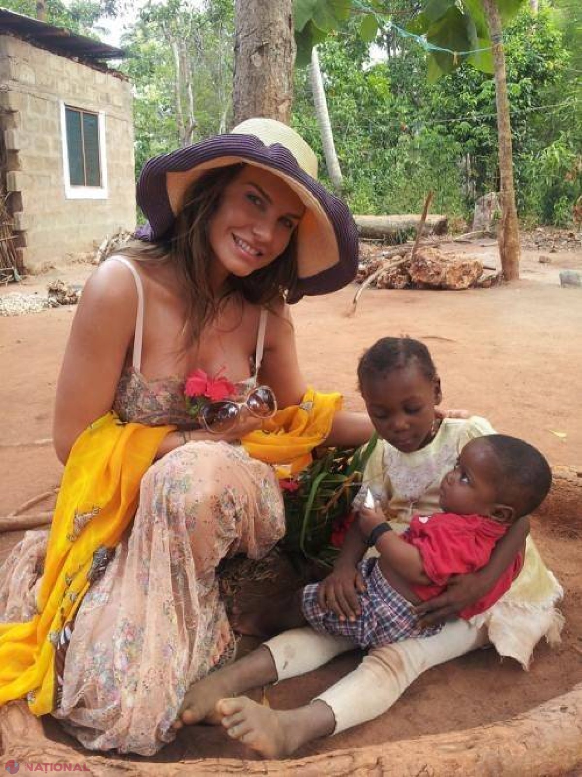 Uite pe unde a ajuns Ana Lesko! Îşi face reclamă în Africa