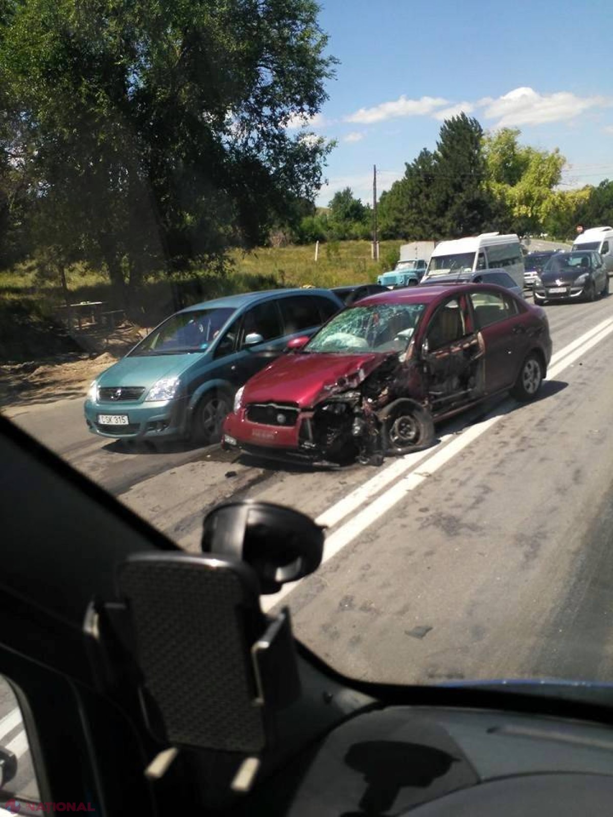 ACCIDENT pe șoseaua Muncești. O mașină a fost GRAV avariată