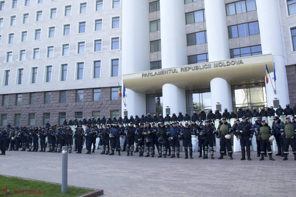 Șase milioane de lei pentru PREMIEREA polițiștilor care au apărat casa și oficiul lui Vlad Plahotniuc pe 24 aprilie