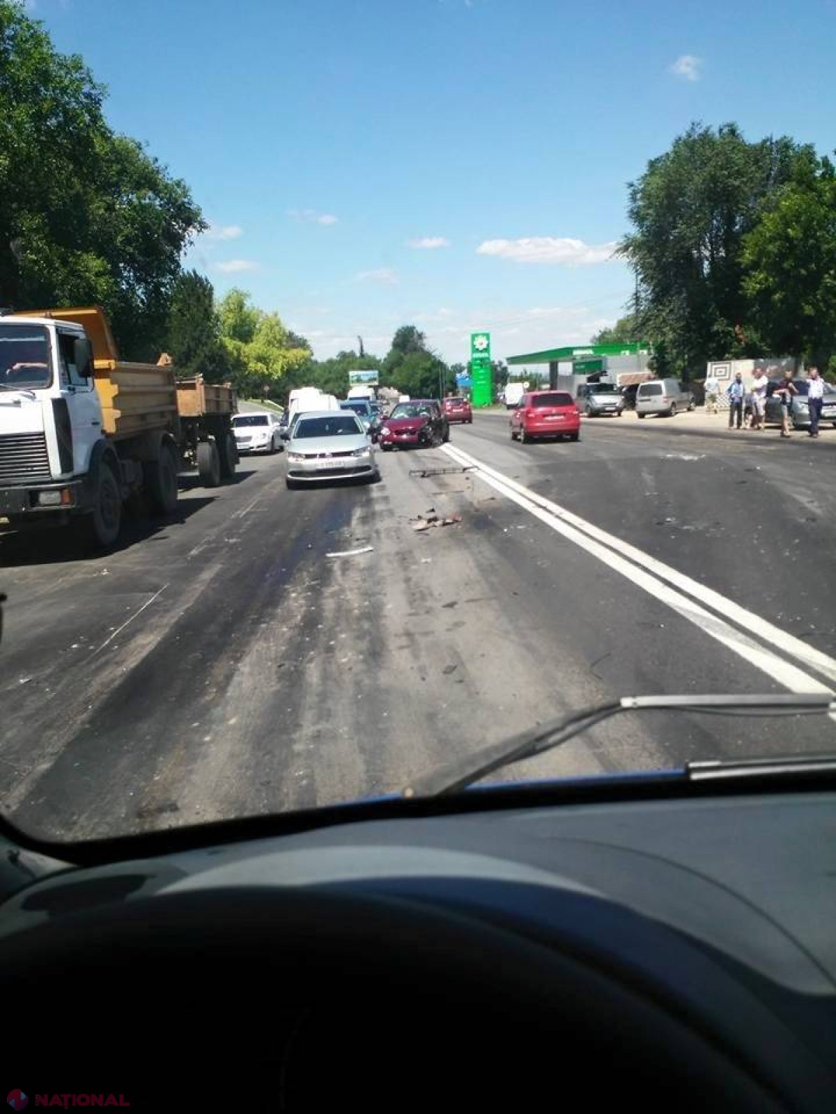 ACCIDENT pe șoseaua Muncești. O mașină a fost GRAV avariată