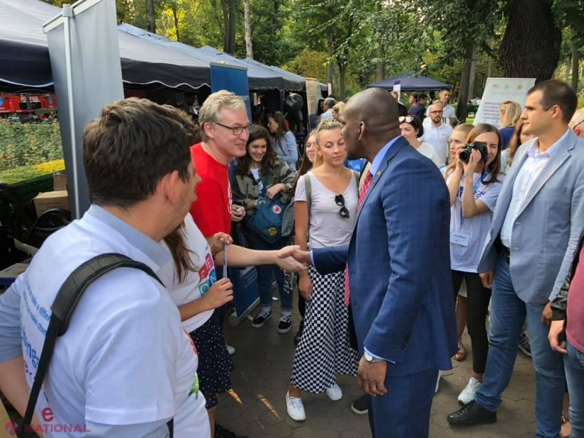 Ambasadorul SUA îndeamnă cetățenii R. Moldova să participe activ la alegerile locale din 20 octombrie, pentru a continua parcursul republicii spre „o democraţie viabilă care să reflecte voinţa poporului”