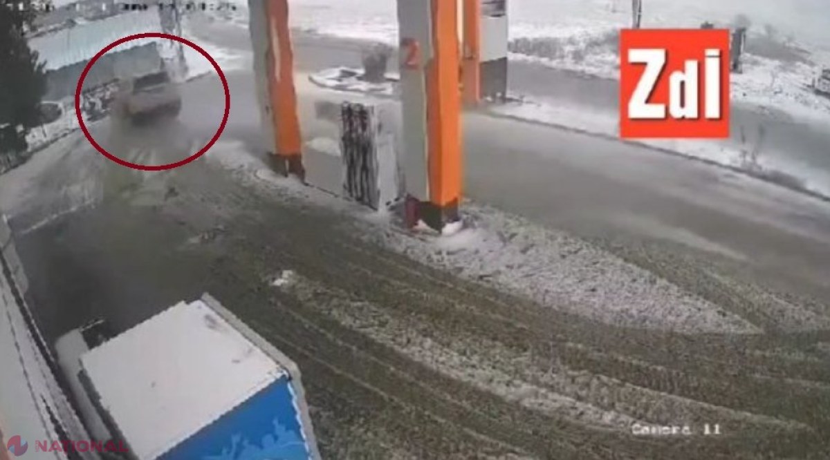 VIDEO // O șoferiță din R. Moldova, implicată într-un grav accident la Răducăneni, Iași. Femeia a pierdut controlul volanului și a intrat în viteză într-o clădire de lângă o benzinărie. Impactul a fost suprins de camere