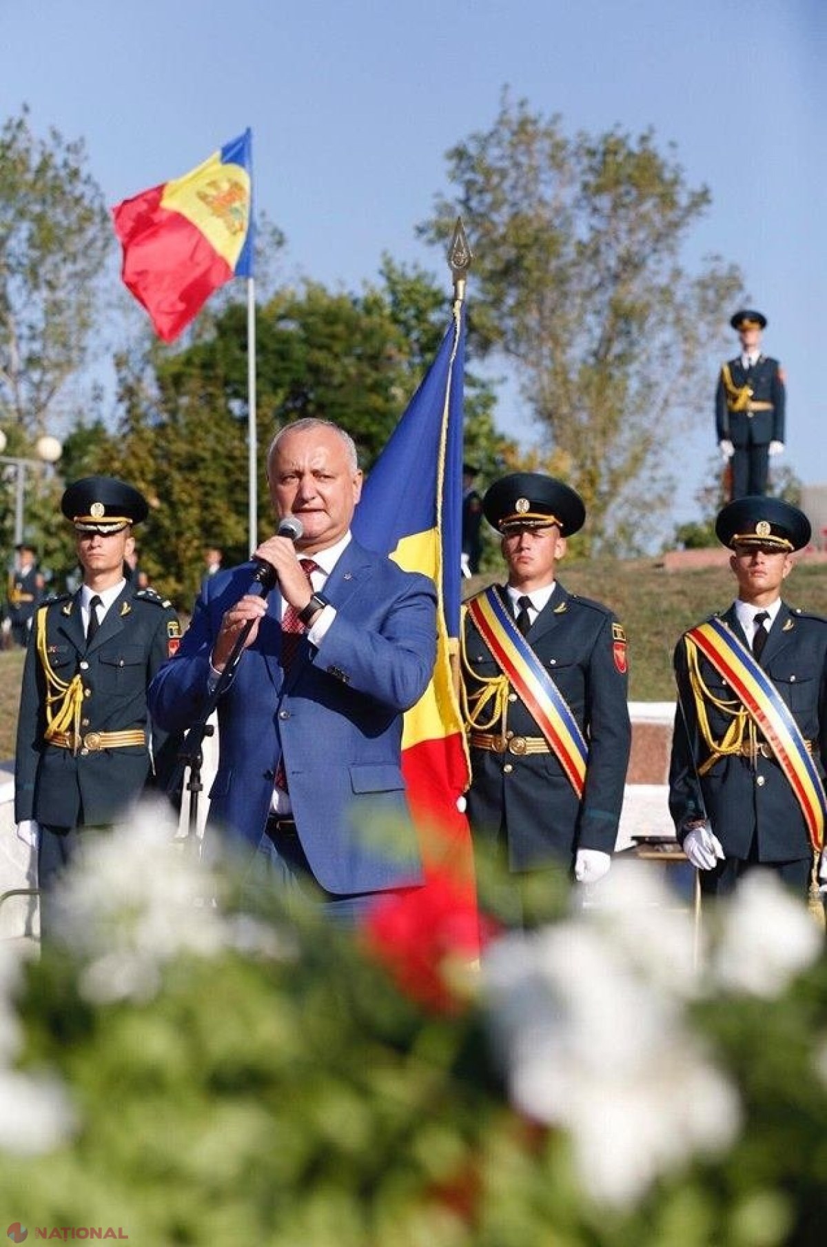 FOTO, SFIDARE // Autoritățile din Găgăuzia au IGNORAT ziua de DOLIU decretată pe 23 august și NU au arborat drapelul de stat în BERNĂ. Dodon a mers la Comrat pentru a „sărbători eliberarea” de sub ocupația fascistă