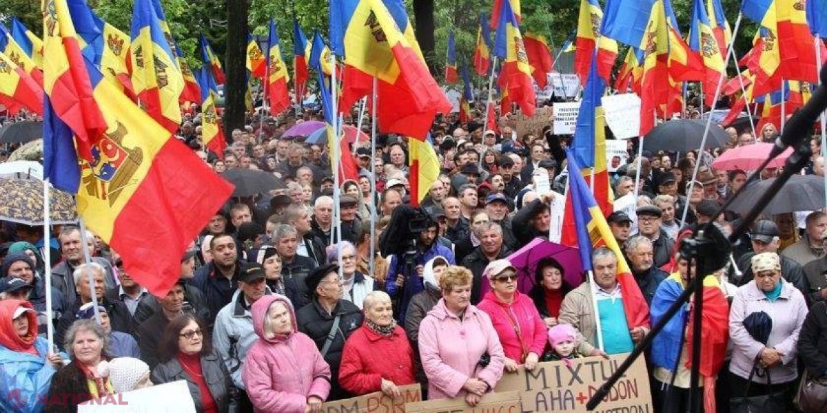VIDEO // Protestul societății civile și partidelor de opoziție în fața Parlamentului, ÎMPOTRIVA sistemului MIXT