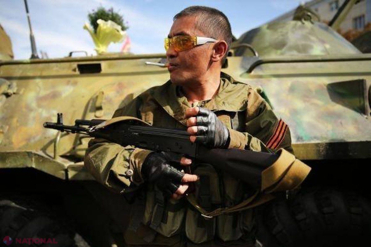 Sute de bărbați înarmați BLOCHEAZĂ orașul Lugansk, fieful separatiștilor ucraineni