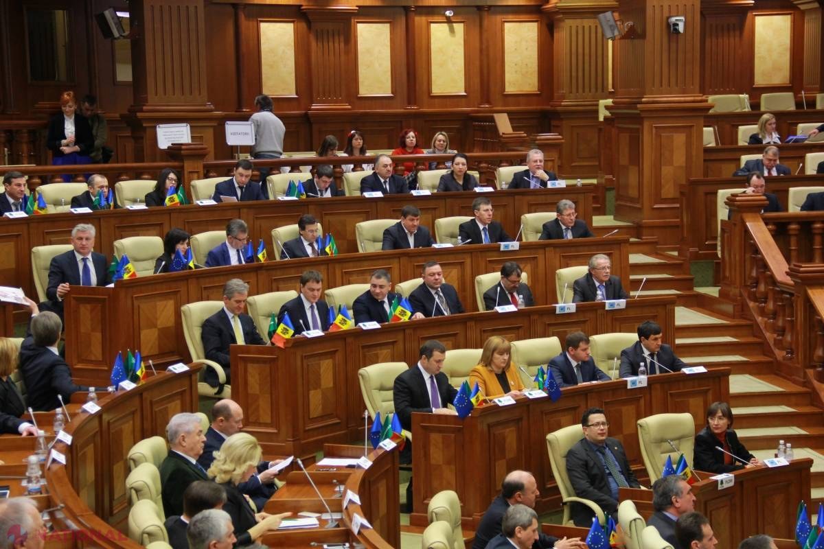Parlamentul a MAJORAT salariile unor funcționari. Vor primi mai mult decât premierul