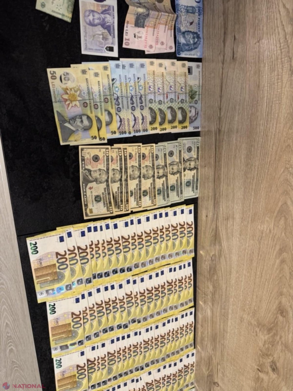 FOTO // Zeci de persoane intrau și ieșeau nestingherit din R. Moldova, chiar dacă aveau INTERDICȚIE în zona Schengen. Pentru acest „serviciu” plăteau unui bărbat din sudul republicii o taxă ilegală cuprinsă între 250 și 400 de euro
