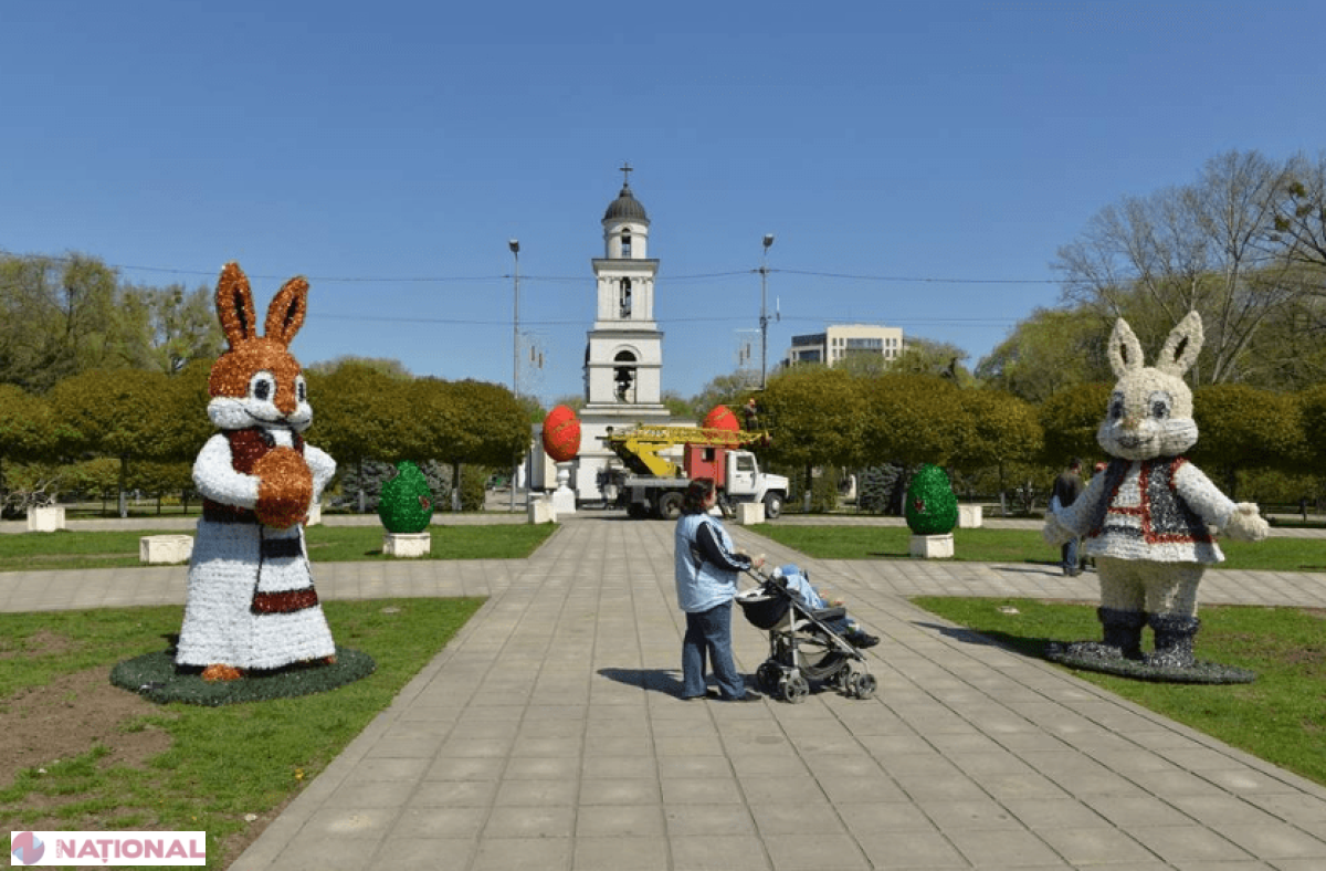 FOTO // Cum s-a pregătit Chișinăul de Paște: Iepuri și ouă în centrul capitalei