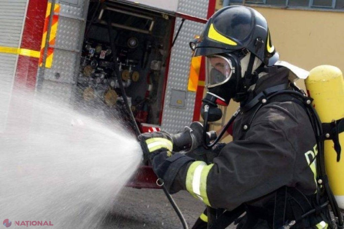 INCENDIU // Nouă persoane, inclusiv cinci copii, EVACUATE noaptea trecută dintr-un bloc de locuit din R. Moldova