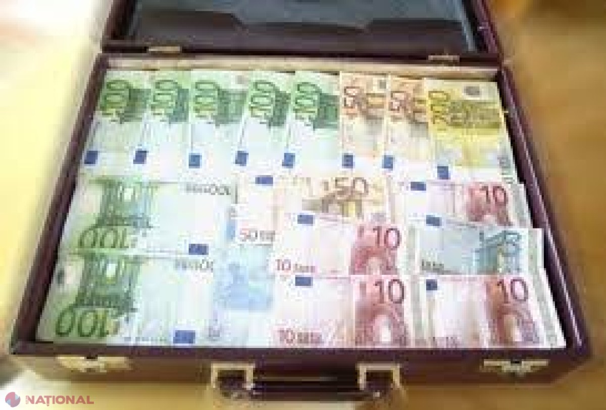 Comrat // Un chelner a întors unui bărbat geanta pe care a uitat-o în local și în care se aflau 35 de mii de euro