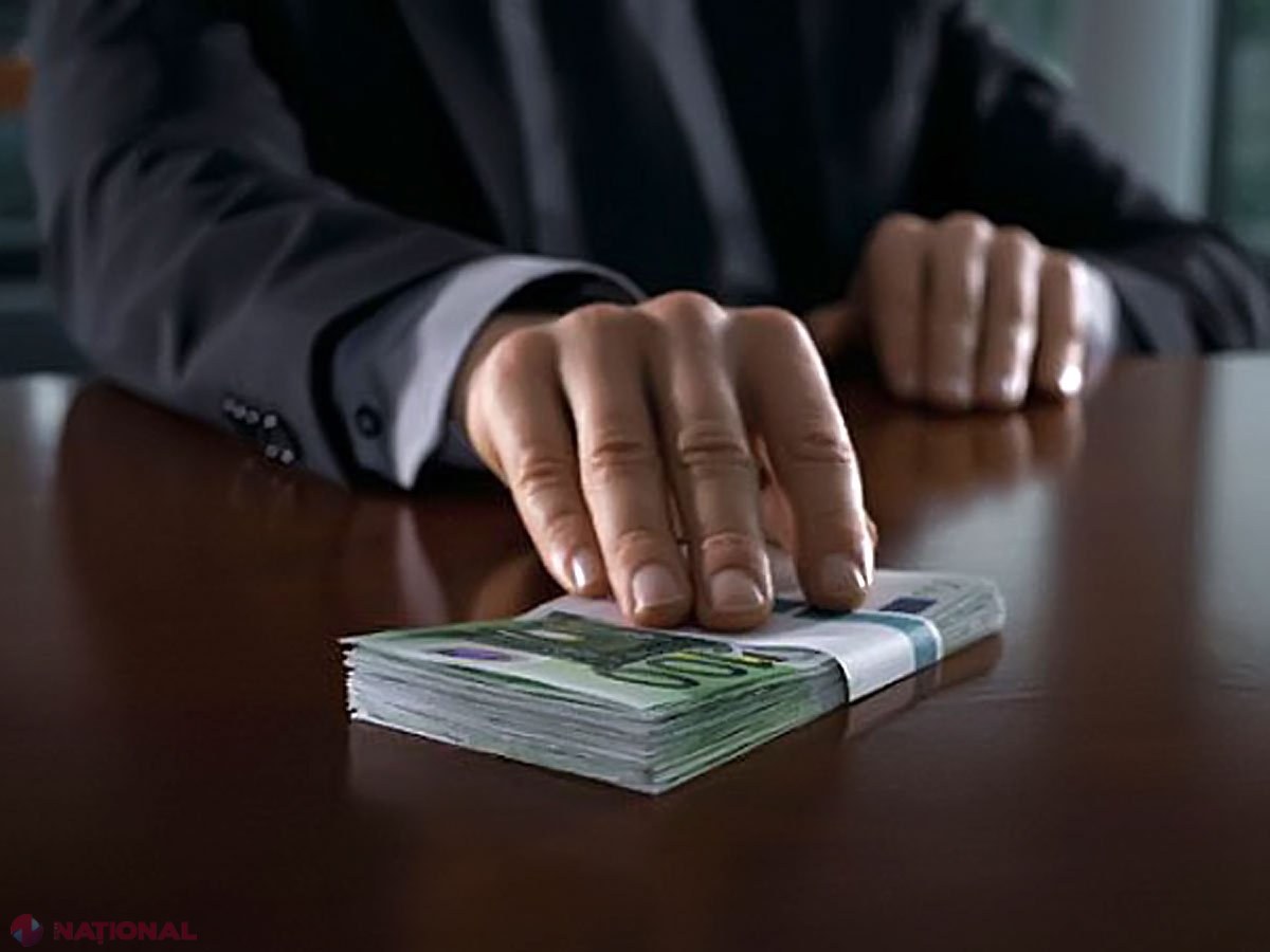 Mită de 40 000 de euro pentru doi angajați ai Inspectoratului Național de Investigații. Doi polițiști au fost ARESTAȚI în urma perchezițiilor efectuate astăzi de procurori