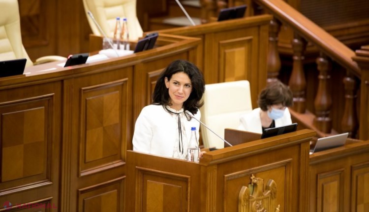 DOC // Legea care instituie EVALUAREA candidaților la funcția de membru al CSM sau CSP, votată de 63 de deputați. Comuniștii și socialiștii au părăsit ședința. „Lege așteptată de cetățenii R. Moldova, nu de tot felul de șpăgari și kuliokari” 