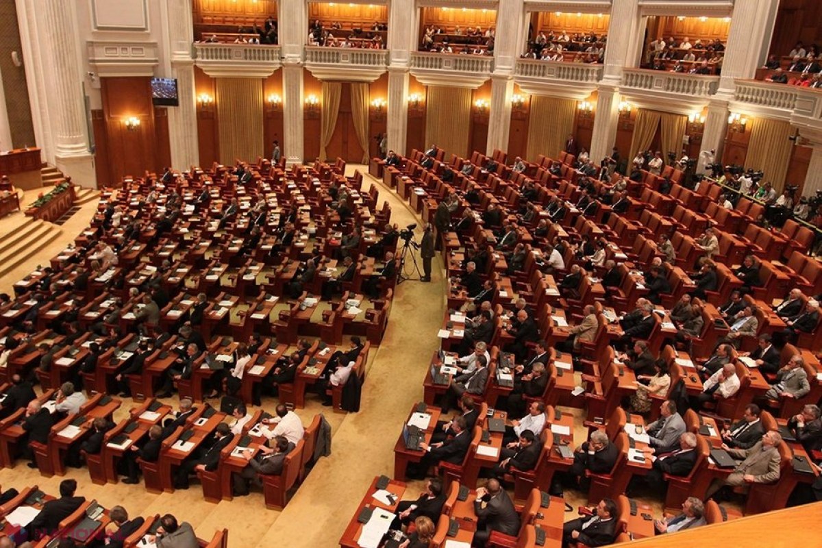 VIDEO // Ședință SOLEMNĂ a Parlamentului de la București: „Declaraţia solemnă pentru celebrarea unirii Basarabiei cu Ţara Mamă, România, la 27 martie 1918”, VOTATĂ