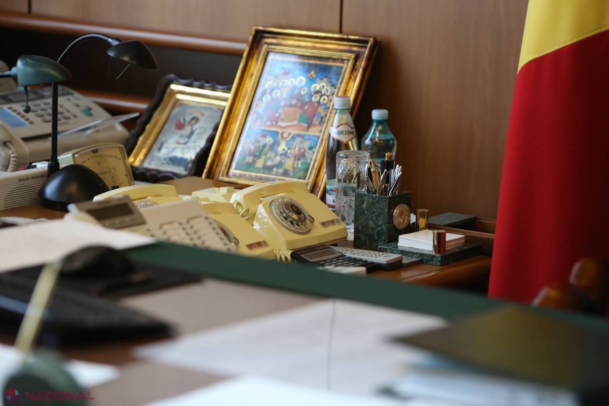 Chiar dacă se războiau în public, Voronin îl suna des pe Urechean la linia roșie pentru a-i cere favoruri