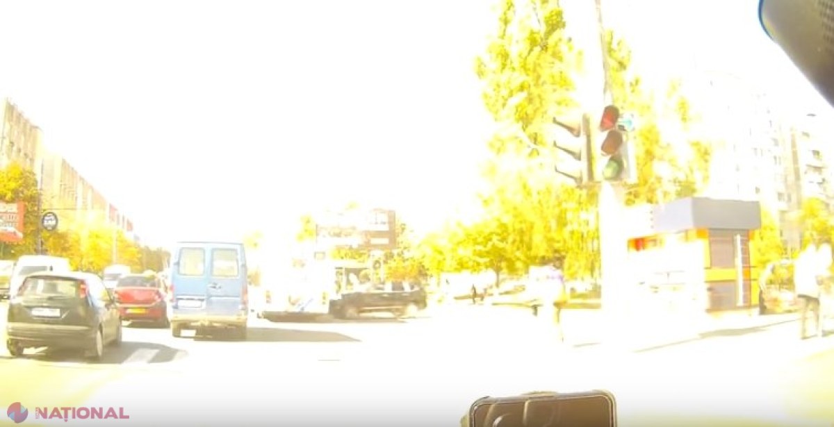 VIDEO // Imaginile care clarifică cine se face VINOVAT de accidentul rutier de la Buiucani. Consecințele puteau fi DRAMATICE. Troleibuzul a împiedicat producerea unui adevărat CARNAGIU