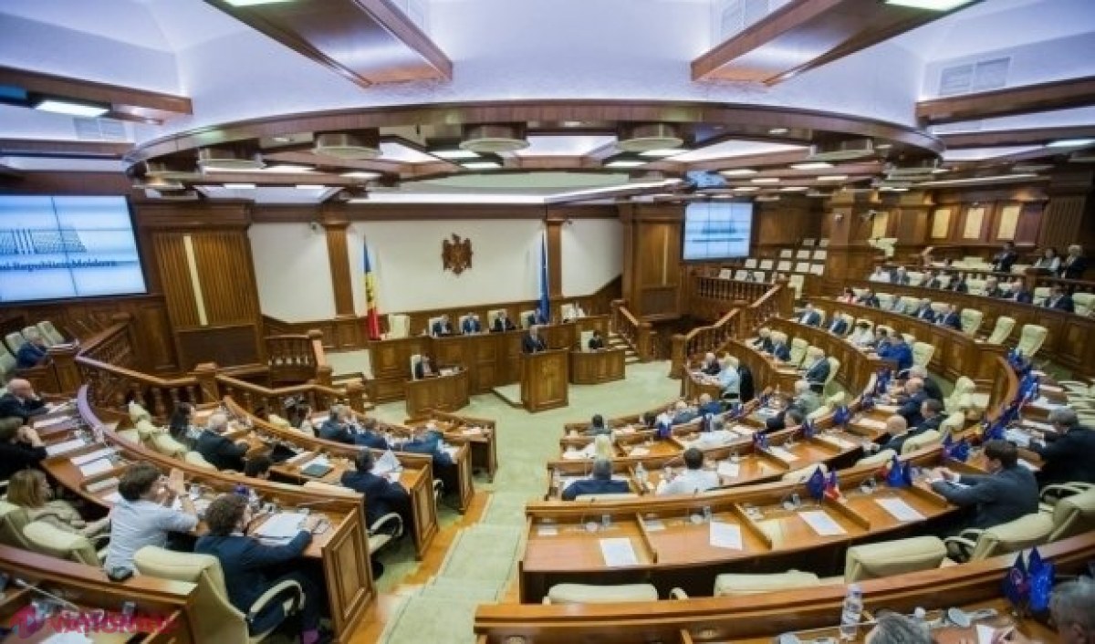 Rapoartele Comisiei parlamentare de anchetă privind concesionarea Aeroportului și privatizarea „Air Moldova”, prezentate vineri în Parlament