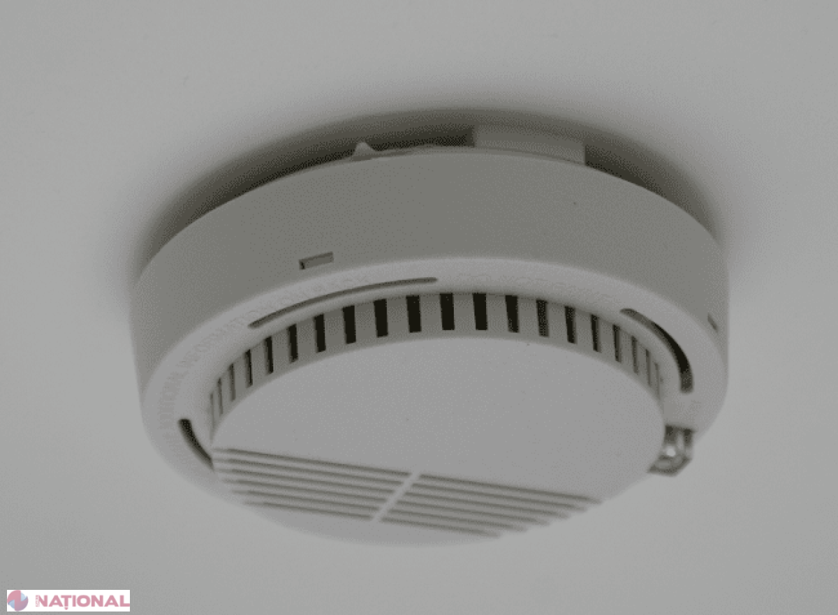 Pompierii vor instala DETECTOARE de fum într-un sat din R. Moldova, pentru a preveni incendiile