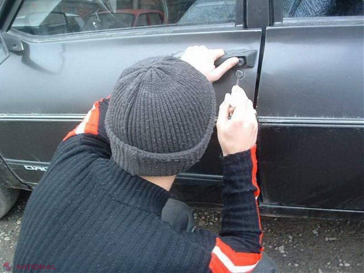 Au dat o nouă lovitură! Reținuți acum patru zile, doi minori au mai furat un „Mercedes”