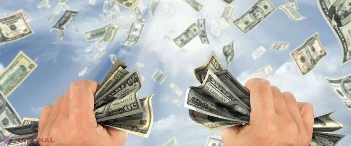 Cursul dolarului, în SCĂDERE lentă în raport cu leul