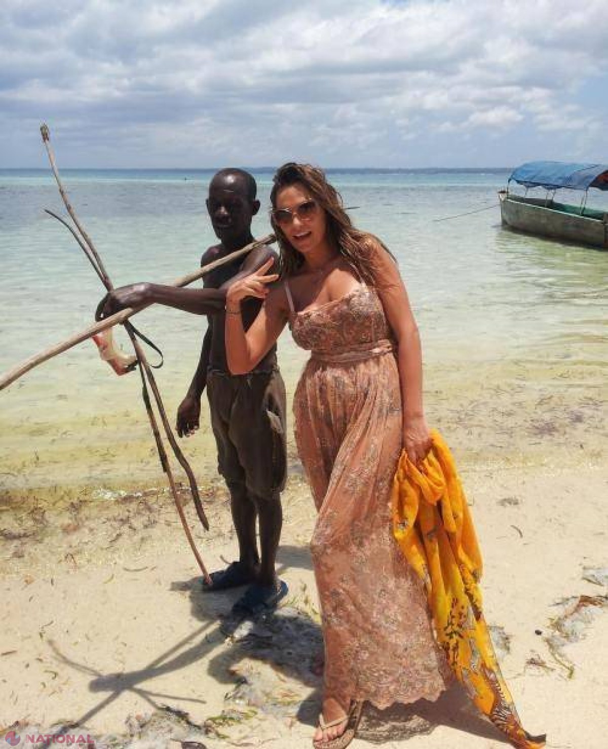 Uite pe unde a ajuns Ana Lesko! Îşi face reclamă în Africa