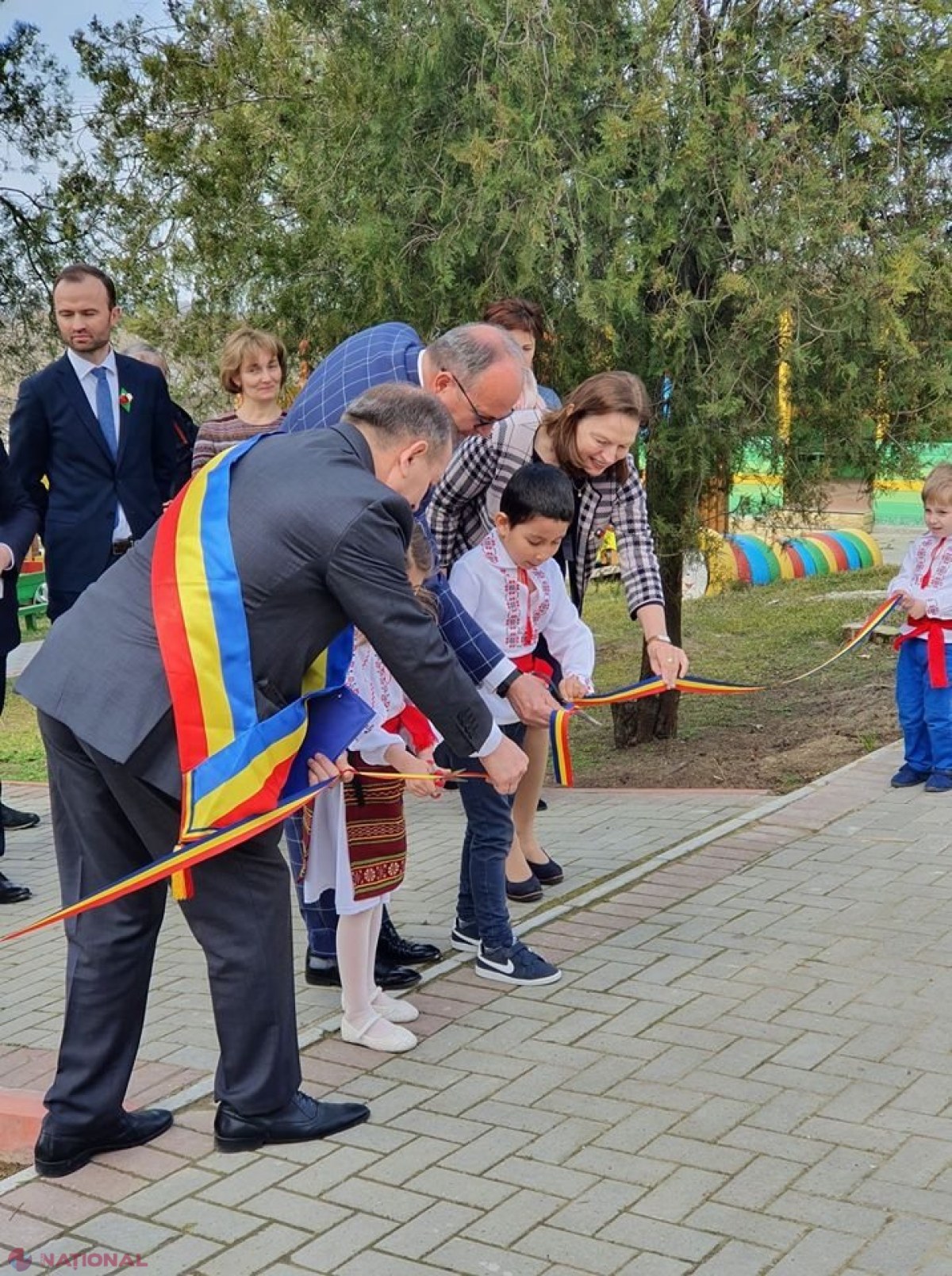 FOTO // Ambasadorul României, la inaugurarea, după renovare, a două grădinițe la Colibași: „Interacțiunea R. Moldova cu UE nu înseamnă doar critici și solicitări privind realizarea de reforme, ci și proiecte finalizate în folosul cetățenilor”