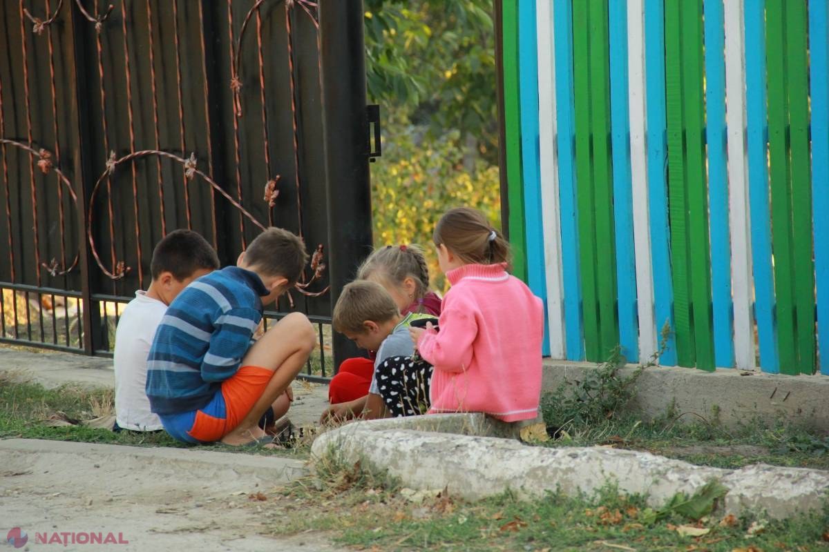 Copiii cu părinți plecați la muncă în străinătate au dificultăți de ordin emoțional, social și educațional