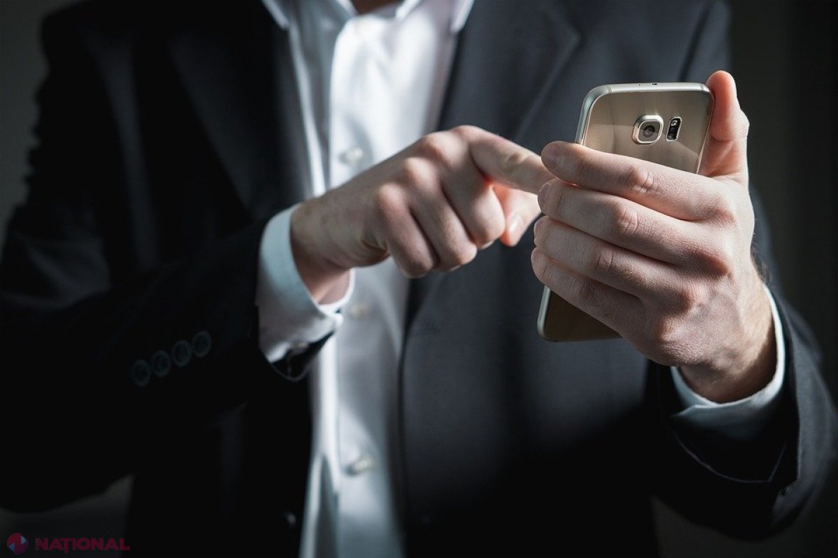 Prima ţară din lume care renunţă oficial la „SMARTPHONE”. Vei râde când vei afla cu ce doreşte să îl înlocuiască!