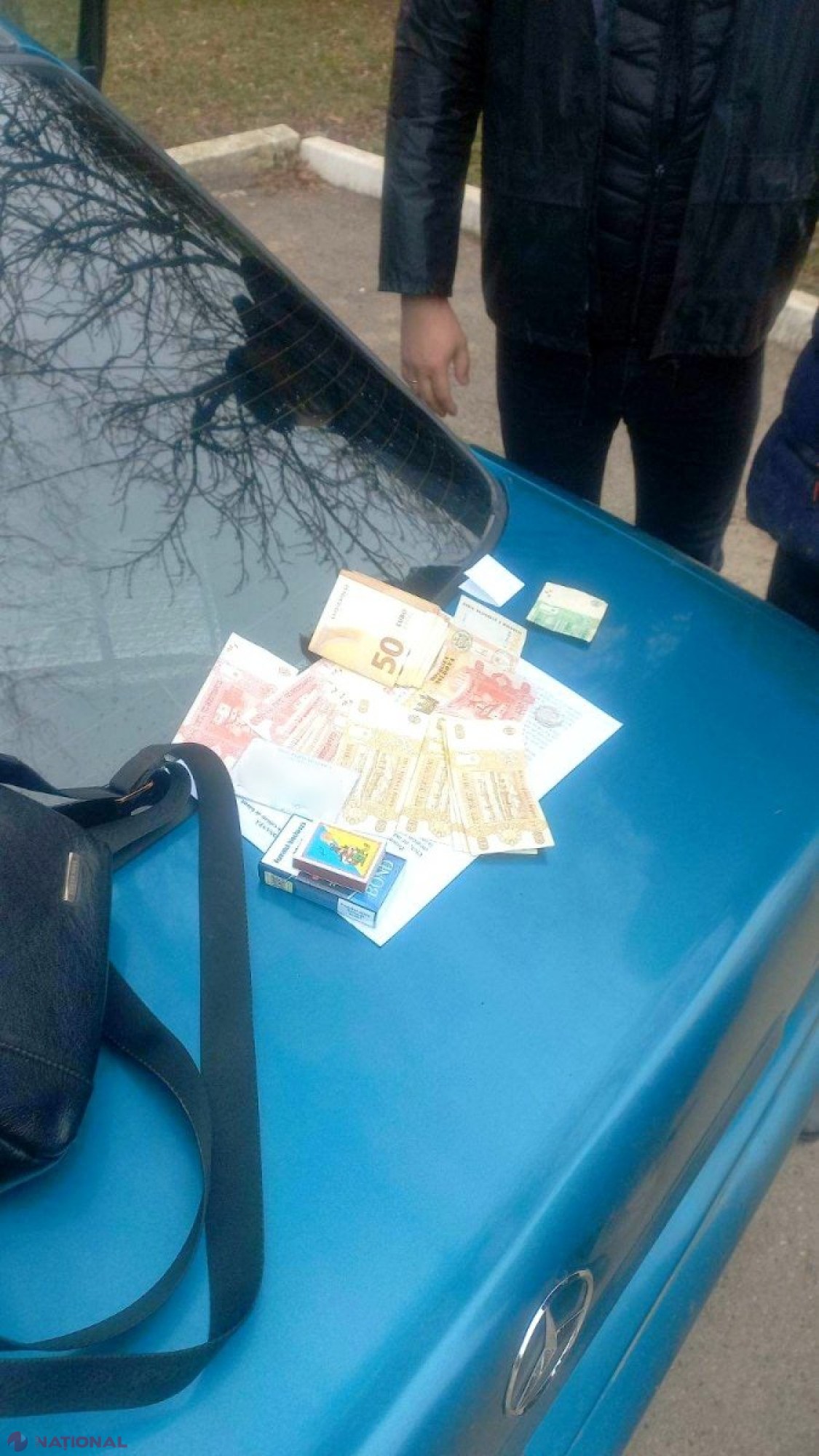 FOTO // O mamă a fost somată să aducă de acasă 700 de euro, pentru ca fiul ei să nu se prezinte la comisia de încorporare în serviciul militar