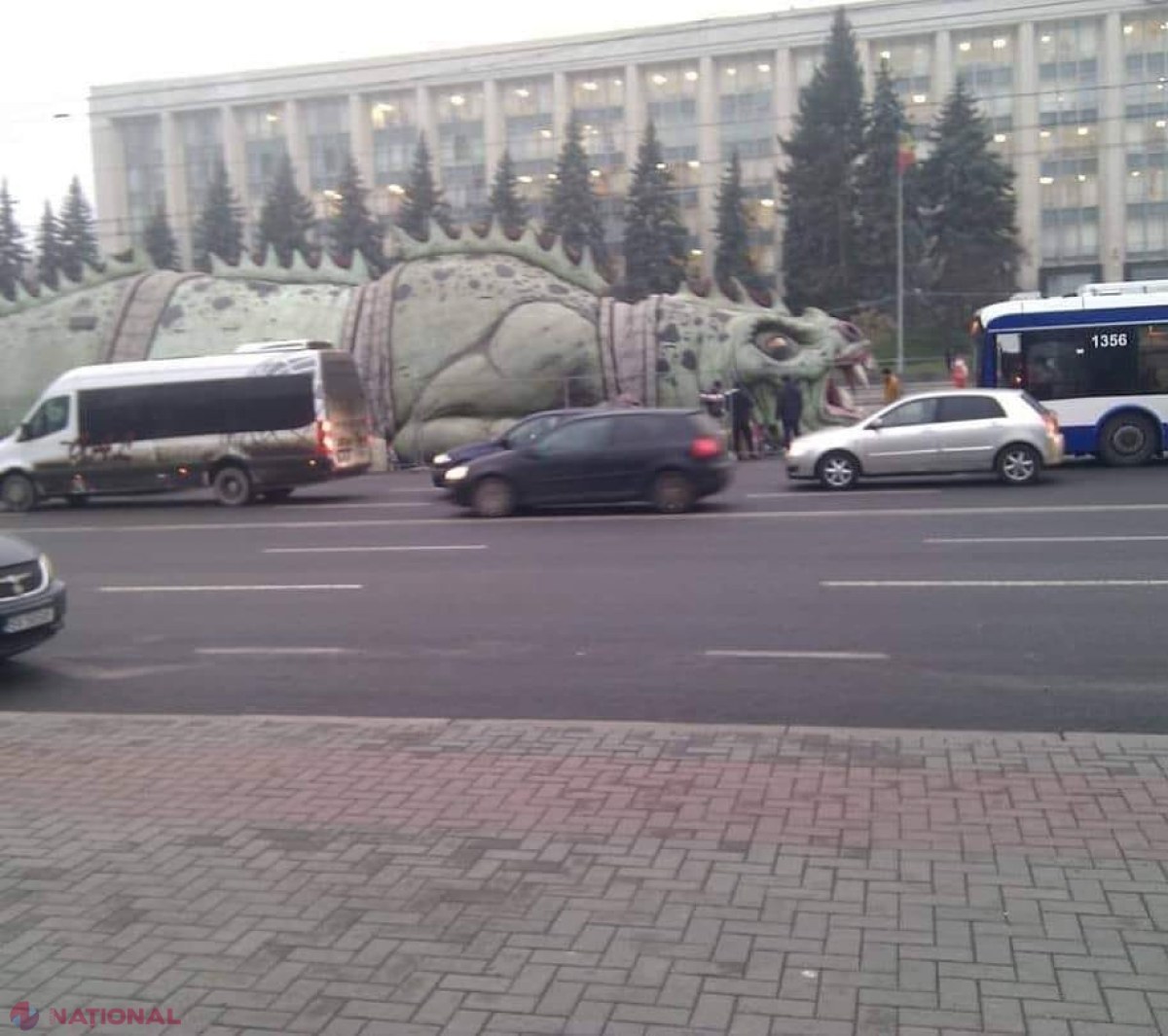 Dragonul URIAȘ, dispărut din PMAN, după ce a stârnit nemulțumirea chișinăuenilor, ar putea fi instalat în fața Circului
